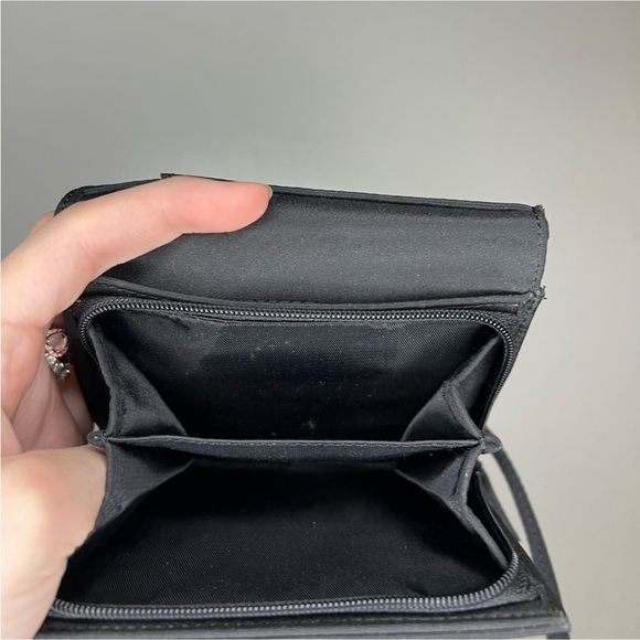 Sold Guess Wallet on the chain - Picture 8 of 11